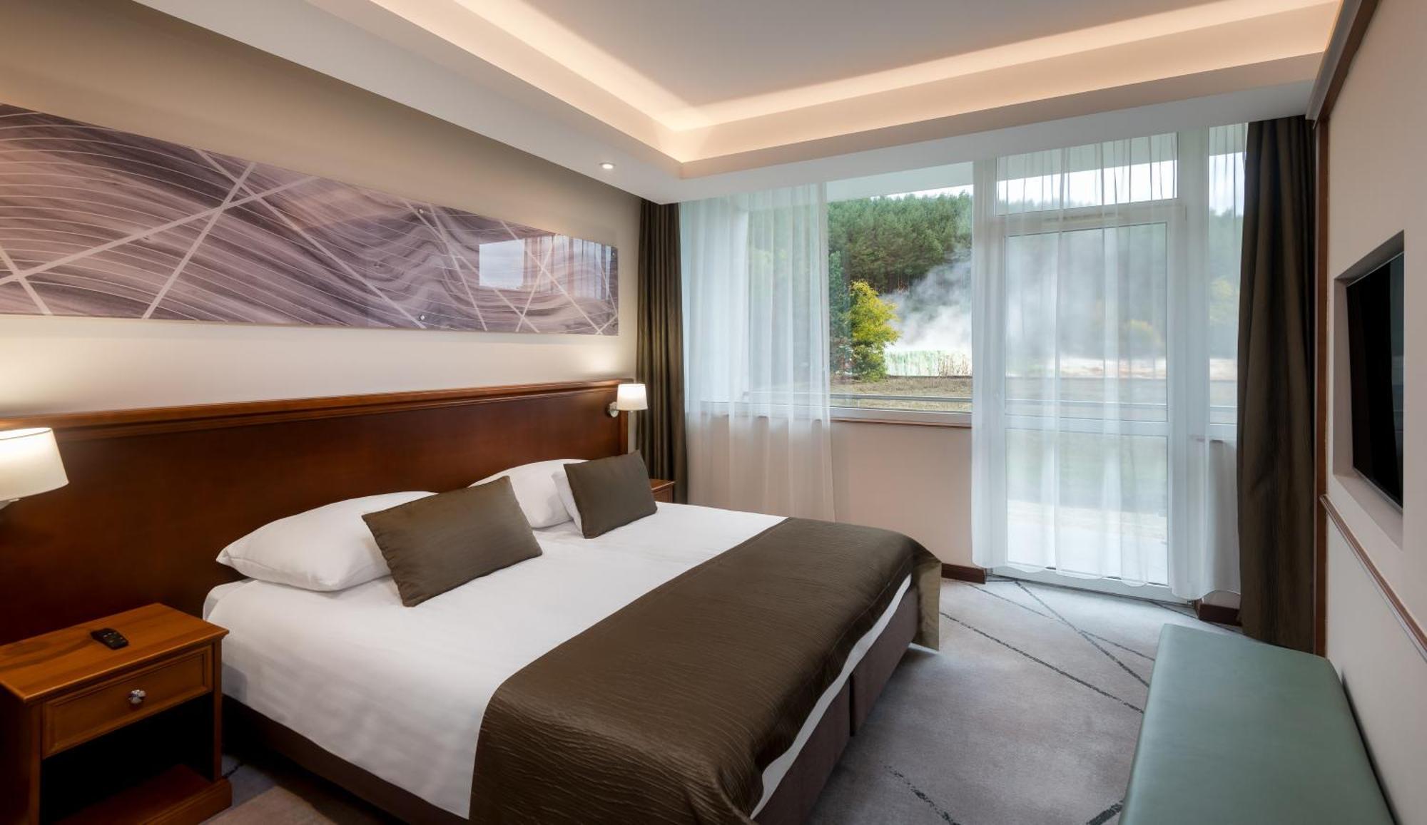 Suite,1739396006:JPEG